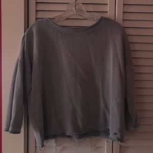 grey mid-sleeve crop top